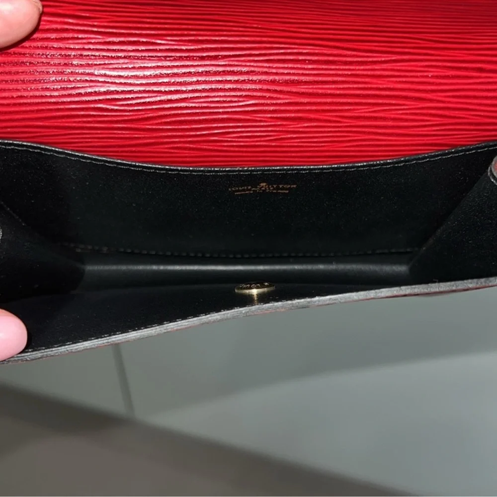 Louis Vuitton Epi Leather Clutch mini bag - Picture 7 of 13